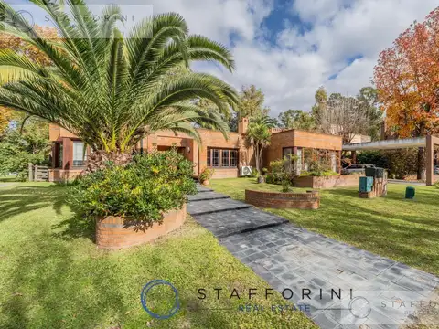 Casa en Venta con 2 cocheras
