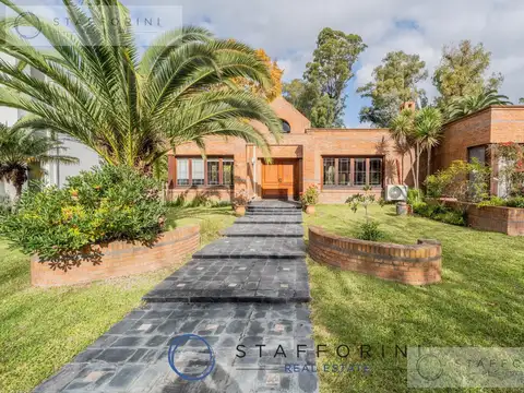 Casa 7 ambientes con 3 baños