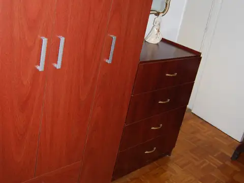 Amoblado y subdividido con cocina independiente para vivir.