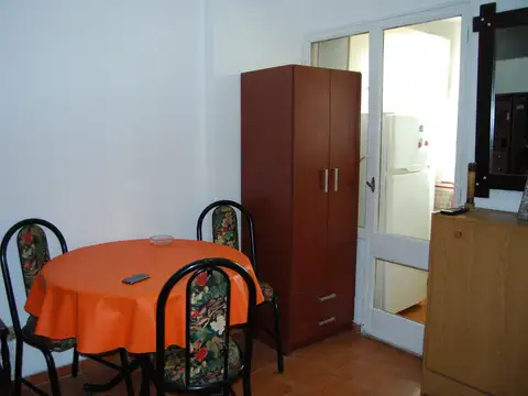 Amoblado y subdividido con cocina independiente para vivir.