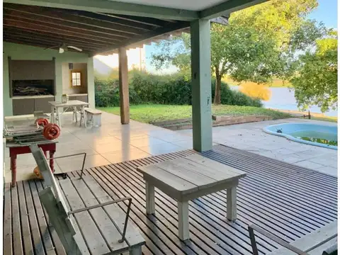 Casa 6 ambientes con 4 baños