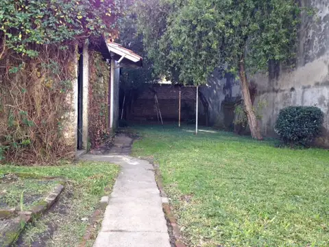 Casa 6 ambientes con 2 baños