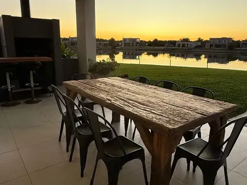 Casa en Alquiler Temporal con 1 cochera