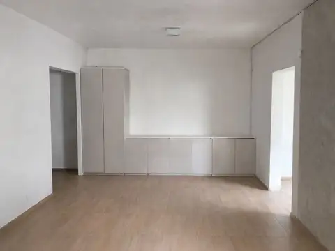 Casa en Alquiler con 2 cocheras