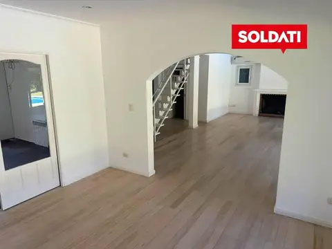 Casa en Venta con 2 cocheras