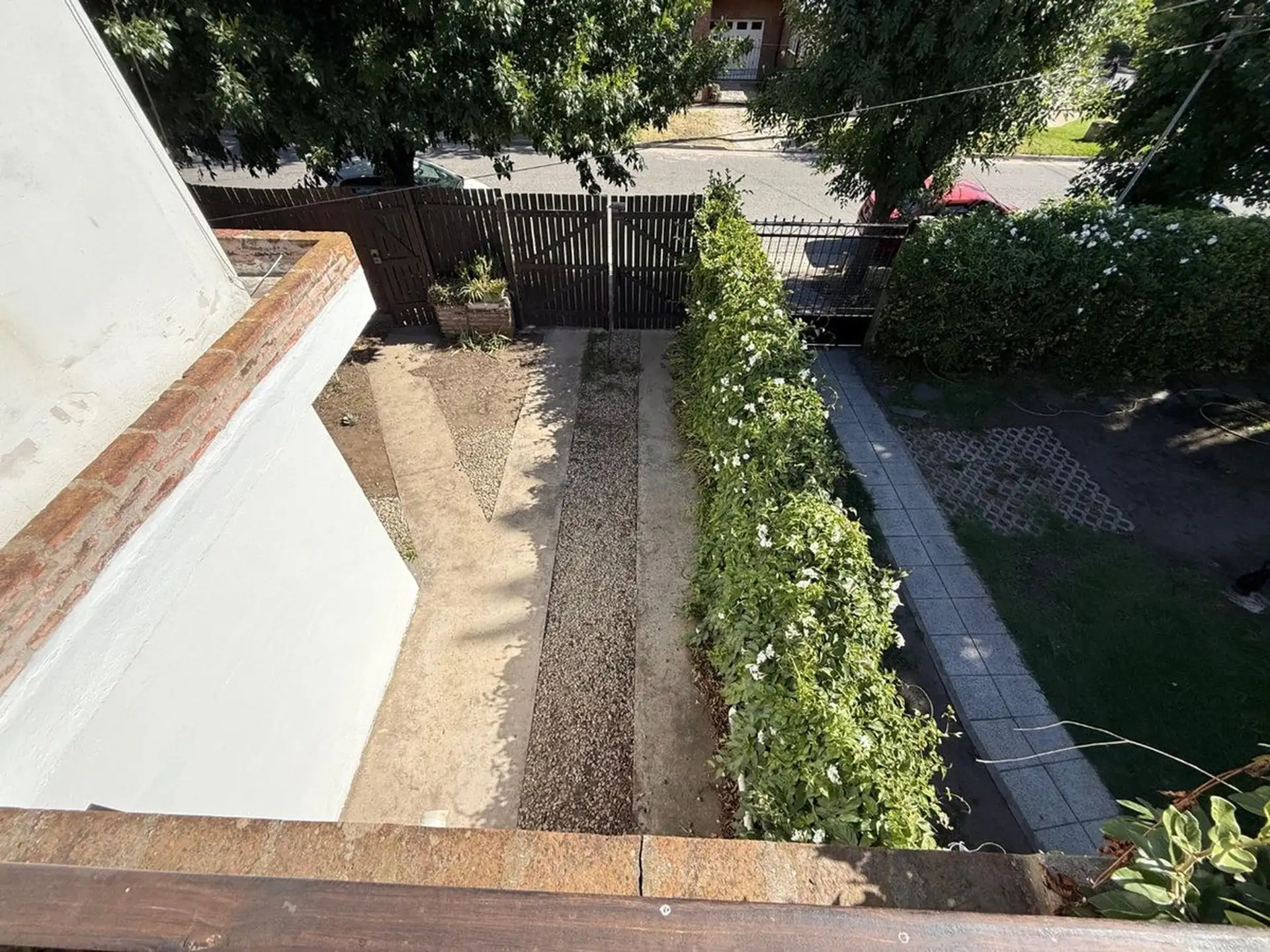 CASA 4 AMB CON JARDIN Y DEPTO 2 AMB INDEPENDIENTE