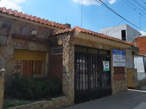 VENTA: CASA, 2DORMIT-GALERIA-GARAGE, PATIO; BELGRANO 2510-VGG