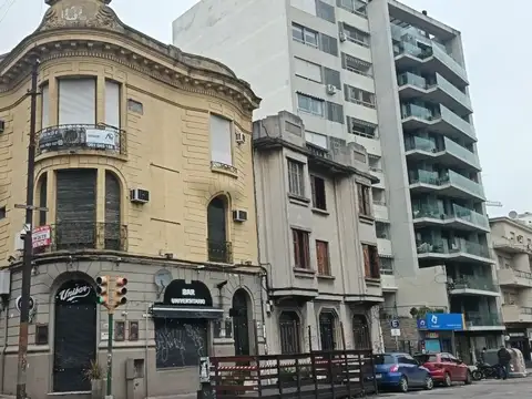 Eduardo Acevedo esquin a Guayabos Montevideo Departamento de Montevideo,