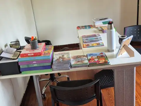 Casa 14 ambientes con 2 baños