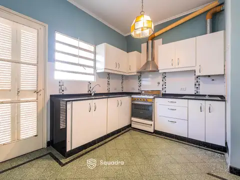 VENTA - PH con doble ingreso de 3 dormitorios con cochera y balcón. Arroyito, Rosario.