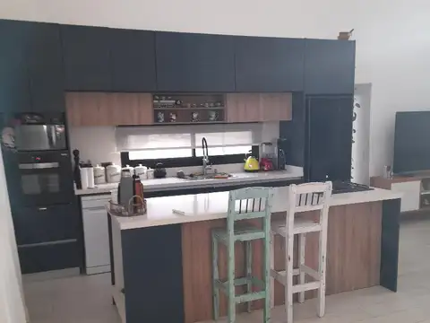 Casa 4 ambientes con 4 baños