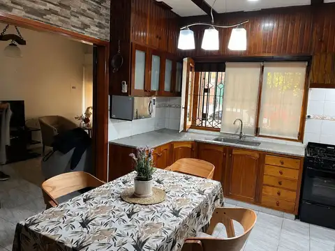 Casa 5 ambientes con 2 baños