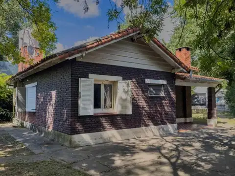 Casa en venta - 2 Dormitorios 1 Baño - 1.280Mts2 - Villa Elisa, La Plata