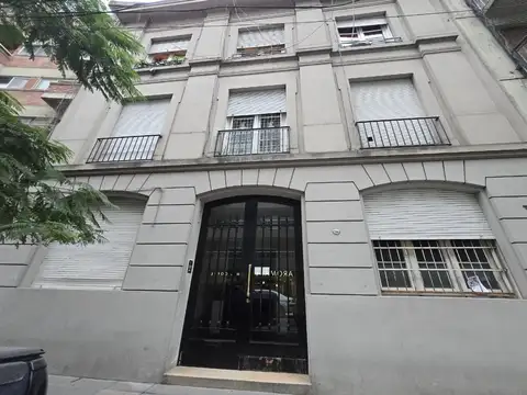 Departamento monoambiente divisible fte 2do piso x escalera