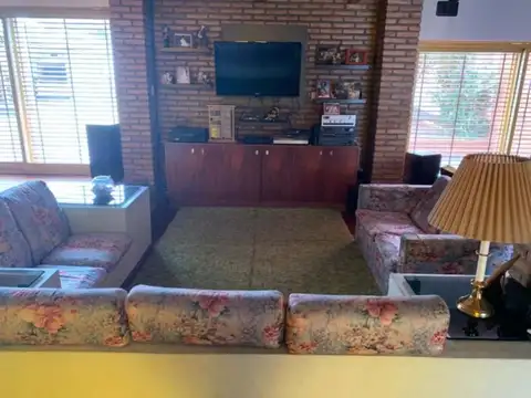 Casa 6 ambientes con 4 baños