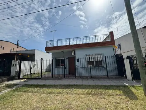 VENTA CASA 3 AMB BERAZATEGUI PARRILLA CCE VARELA
