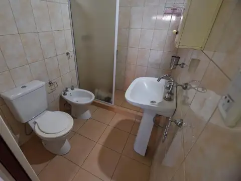 Venta casa 2 dormitorios, cochera pileta.Los Pinos