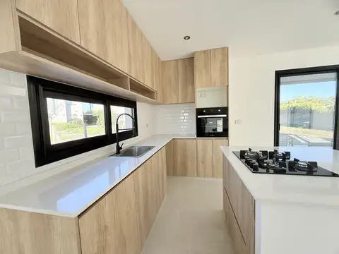 Casa en Venta en Pilar del Este - Santa Elena, USD 250.000