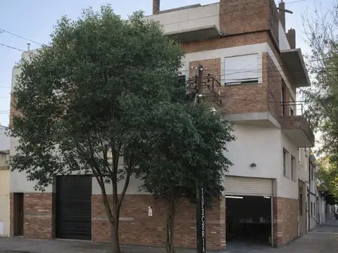 Venta Casa con Taller o deposito