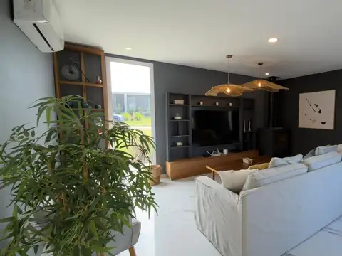 Casa 6 ambientes con 4 baños