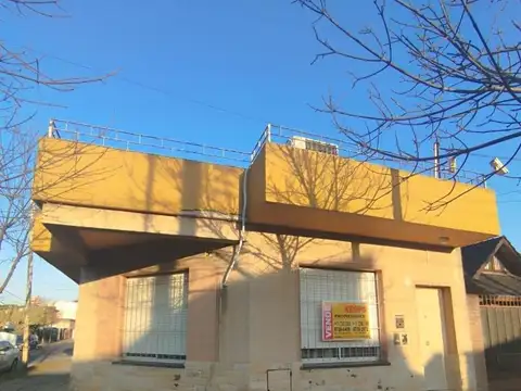 CASA DE 3 AMBIENTES CON COCHERAS VILLA BALLESTER