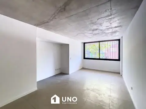 Mendoza y Callao - Oficina. Cochera disponible.