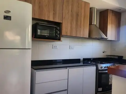 Casa en Alquiler en Loma Verde, USD 2.000