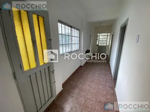 Casa 6 ambientes con 1 baño