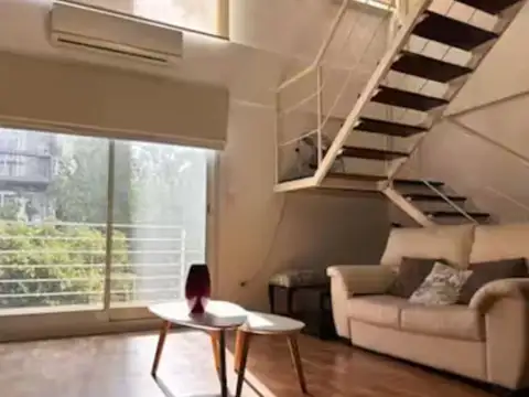 Alquiler departamento duplex amueblado en Colegiales