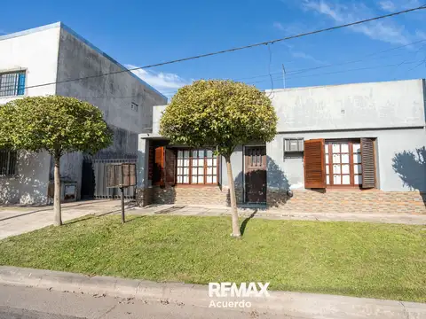 VENTA-CASA LA EMILIA-2 HAB-COCHERA-APTA A CREDITO