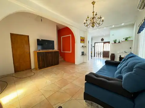 Casa 5 ambientes con 3 baños