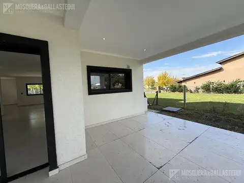 Casa 6 ambientes con 2 baños