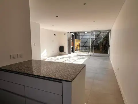 Depto Tipo Casa en Venta en City Bell, USD 148.000