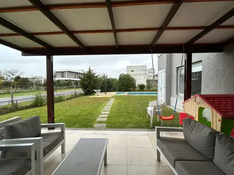 Casa en Venta en Haras Santa María, USD 204.000
