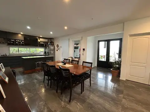 Casa 4 ambientes con 3 baños