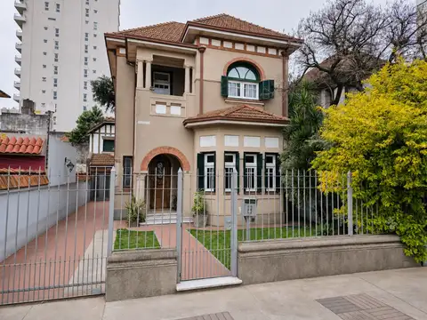 VENTA  EXCEPCIONAL CASONA HISTORICA BANFIELD