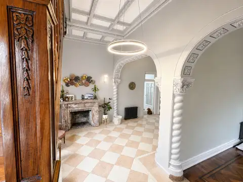 Casa en Venta con 4 cocheras