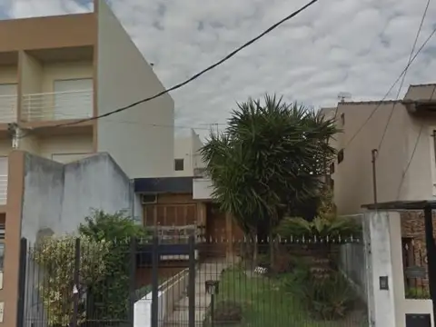 CASA 4 AMBIENTES CON COCHERA