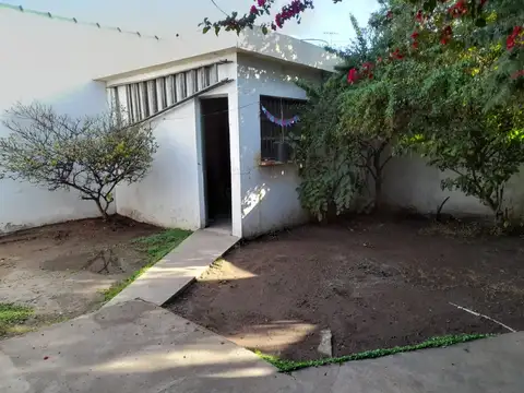 Casa En Venta En El Palomar Con Jardín