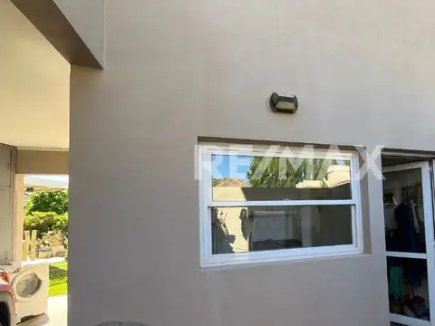 Casa 7 ambientes con 2 baños