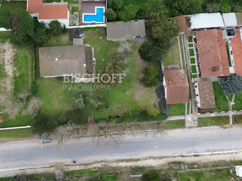 Casa 8 ambientes con 4 baños