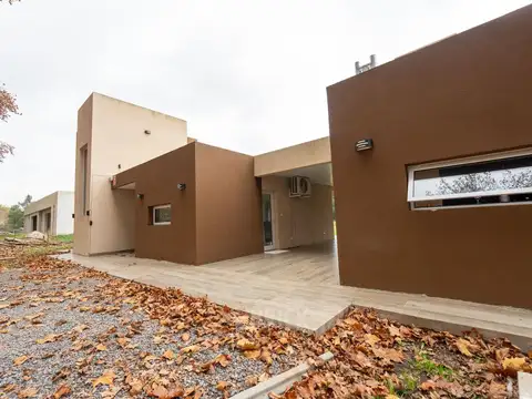 Casa 4 ambientes con 3 baños