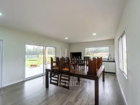NUEVO (2 AÑOS) CASA EN BARRIO MALVINAS 2 - 2.100 M2 TOT GARAGE PISCINA QUINCHO PARRILLA