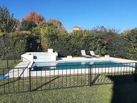 Casa 6 ambientes con 4 baños