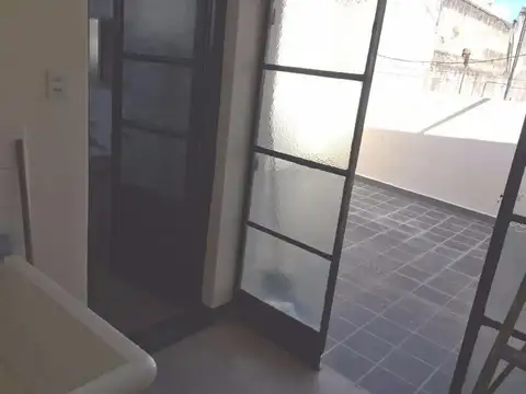 La Rioja 700, Piso 1