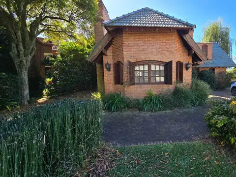 VENTA CASA 4 AMB BARRIO EL CARMEN HUDSON