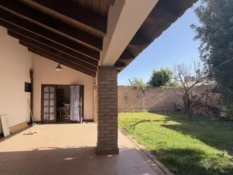 VENTA CASA DE DOS DORMITORIOS - BARRIO SAN CARLOS