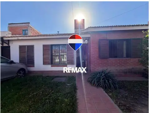 VENTA CASA DE DOS DORMITORIOS - BARRIO SAN CARLOS