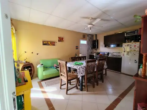 Casa 3 ambientes con 1 baño