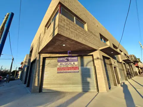 Excelente local a ESTRENAR de 175 m² cubiertos ubicado en esquina Av. San Martín